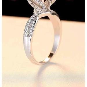 NEW BRIGHT women's 2 carat moissanite floral platinum-plated ring in white